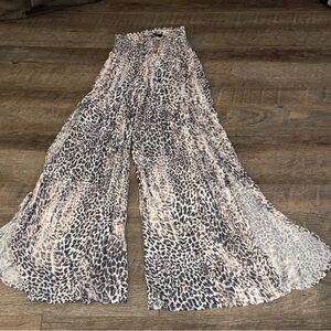 Chic Leopard Print Wide-Leg Pants